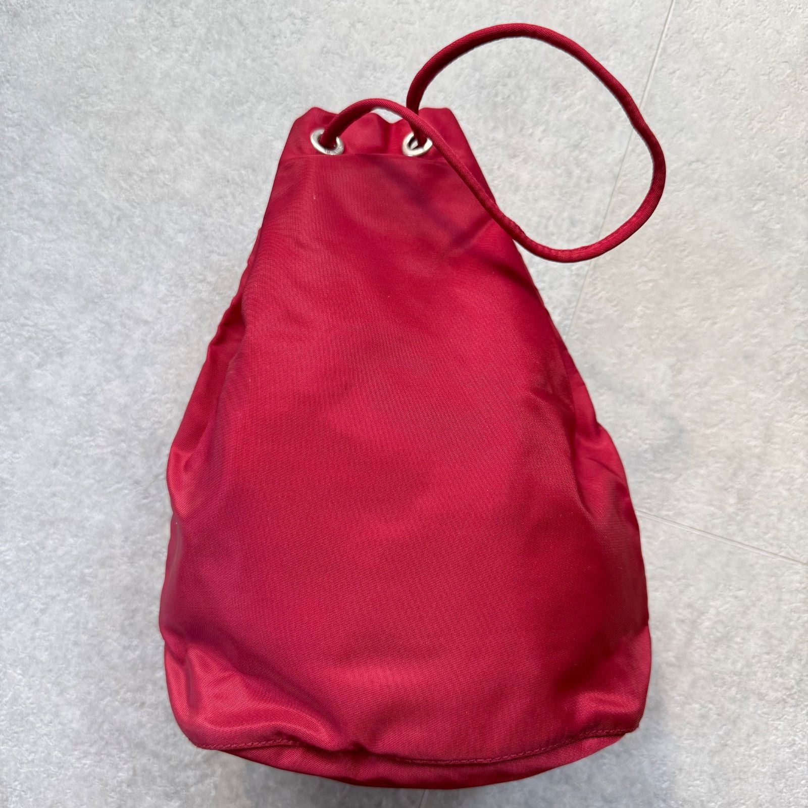 美品 PRADA 巾着バック ナイロン 三角ロゴプレート レッド