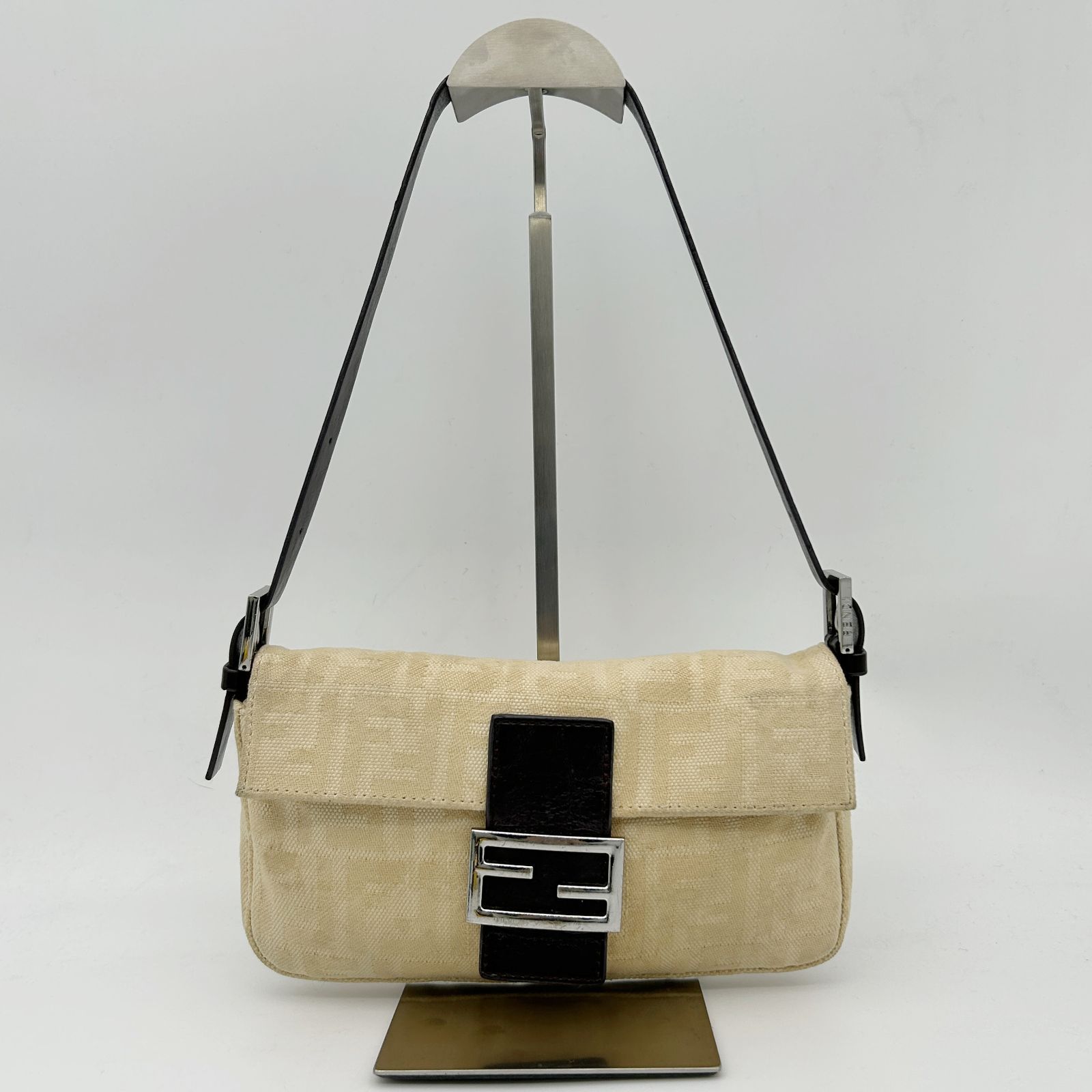 FENDI (フェンディ) ベージュキャンバスショルダーバッグ 【中古 