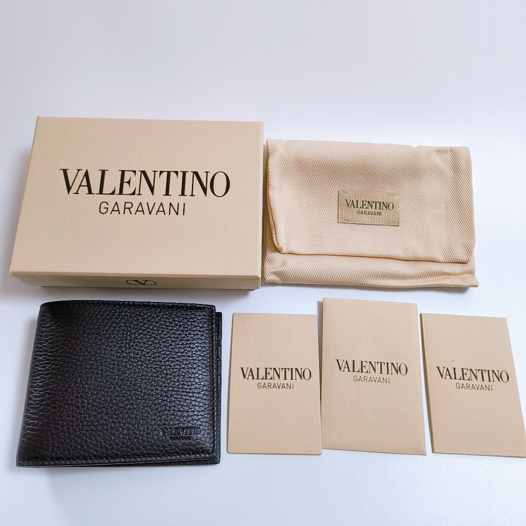 新品未使用・ヨーロッパ輸入品】VALENTINO ロックスタッズ 二つ折り 