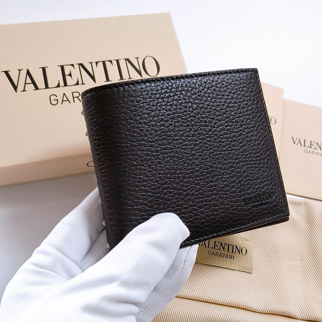 ★3日以内返品可★ 美品 VALENTINO ヴァレンティノ グレインカーフスキン ロックスタッズ コンパクトウォレット P0W06VSH 二つ折り財布 ベージュ グレインカーフレザー レディース VALENTINO GARAVANI/ヴァレンティノ ガラヴァーニ通販 | ロック