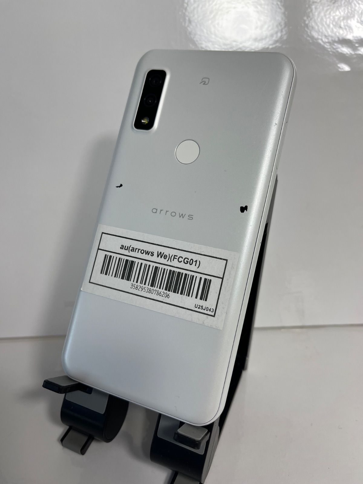 Arrows We FCG01 64GB ホワイト au 中古 Cランク - メルカリ