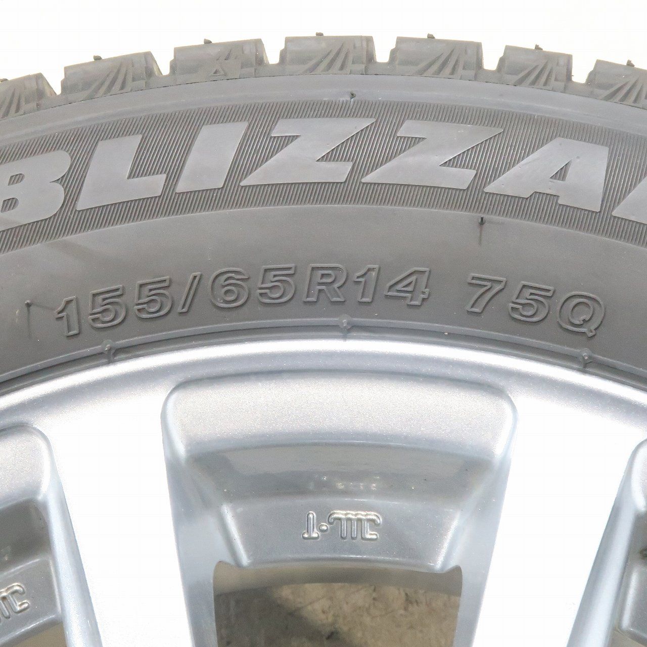 バリ溝 2025年】軽自動車に 4本 社外 14インチ スタッドレス 