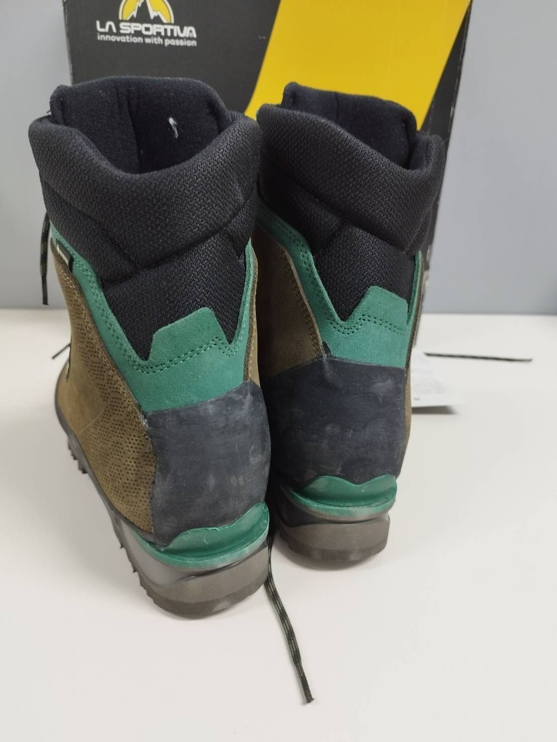 良品】LA SPORTIVA KARAKORUM カラコルム HC GTX 42/登山靴/26.5cm 