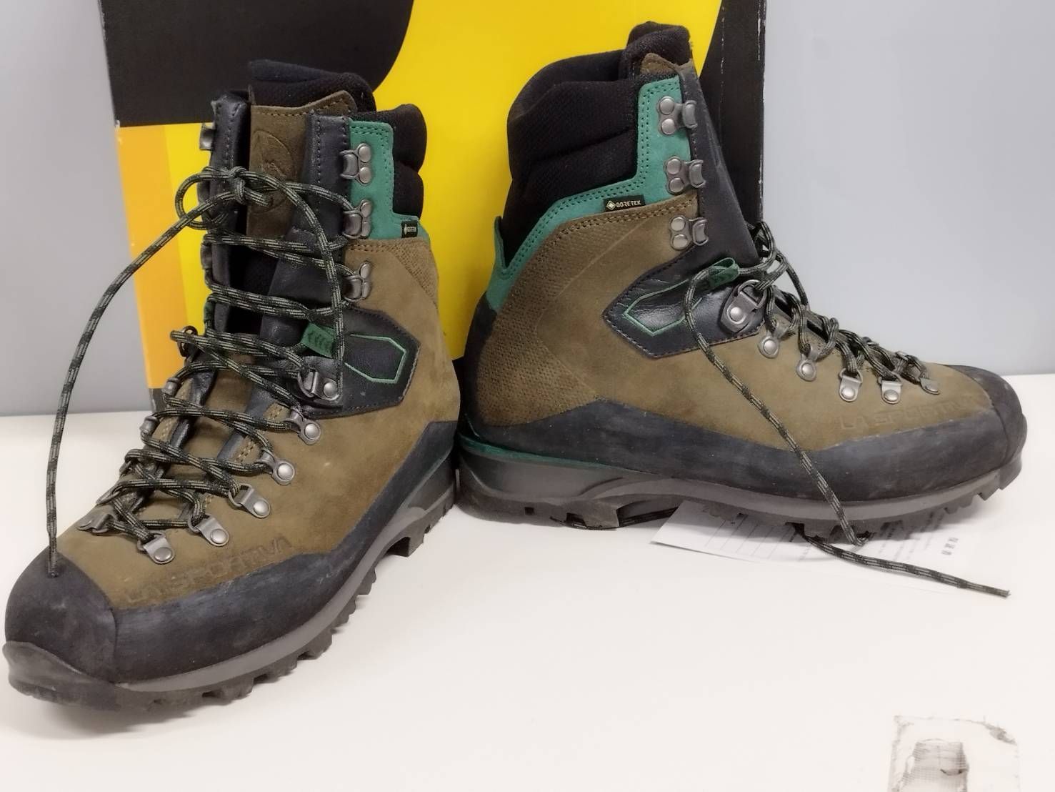 良品】LA SPORTIVA KARAKORUM カラコルム HC GTX 42/登山靴/26.5cm 