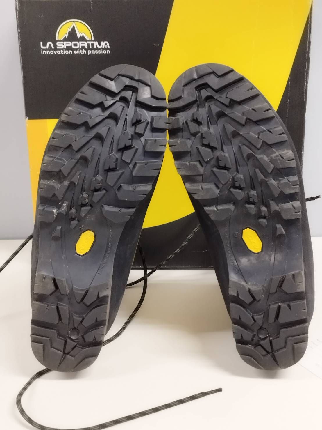 良品】LA SPORTIVA KARAKORUM カラコルム HC GTX 42/登山靴/26.5cm 