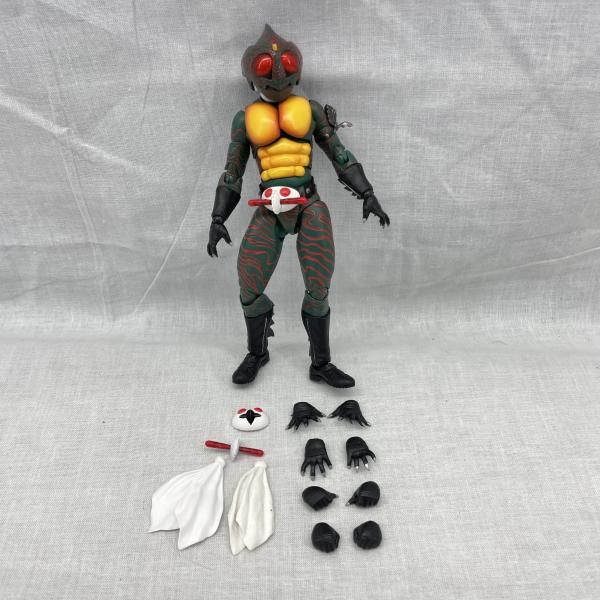 中古】開封・箱無し)S.H.Figuarts (真骨彫製法) 仮面ライダーアマゾン