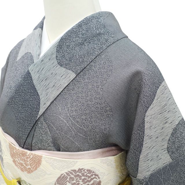 小紋＊袷着物 金彩 秋草模様 カジュアル 灰色 正絹 普段着物 12KH13 銀座【C-3073】色無地 文人茶色 花唐草の地紋 （反端付）（N）:身丈157