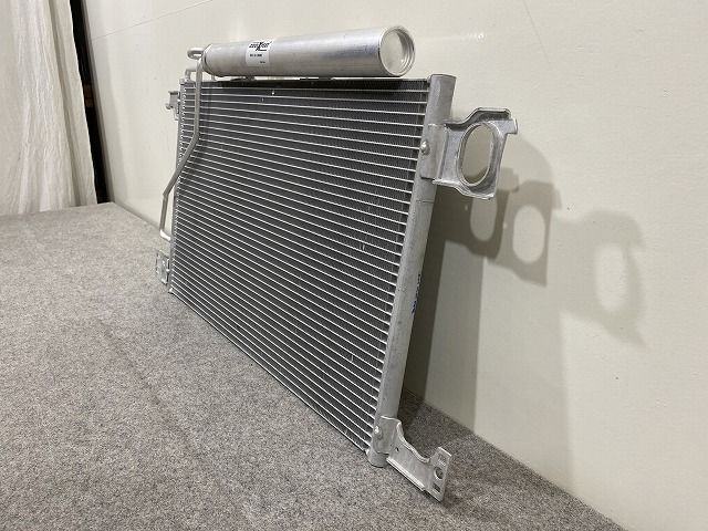 限定セール，品質保証 新品!Cクラス W203 純正 コンデンサー 001-10
