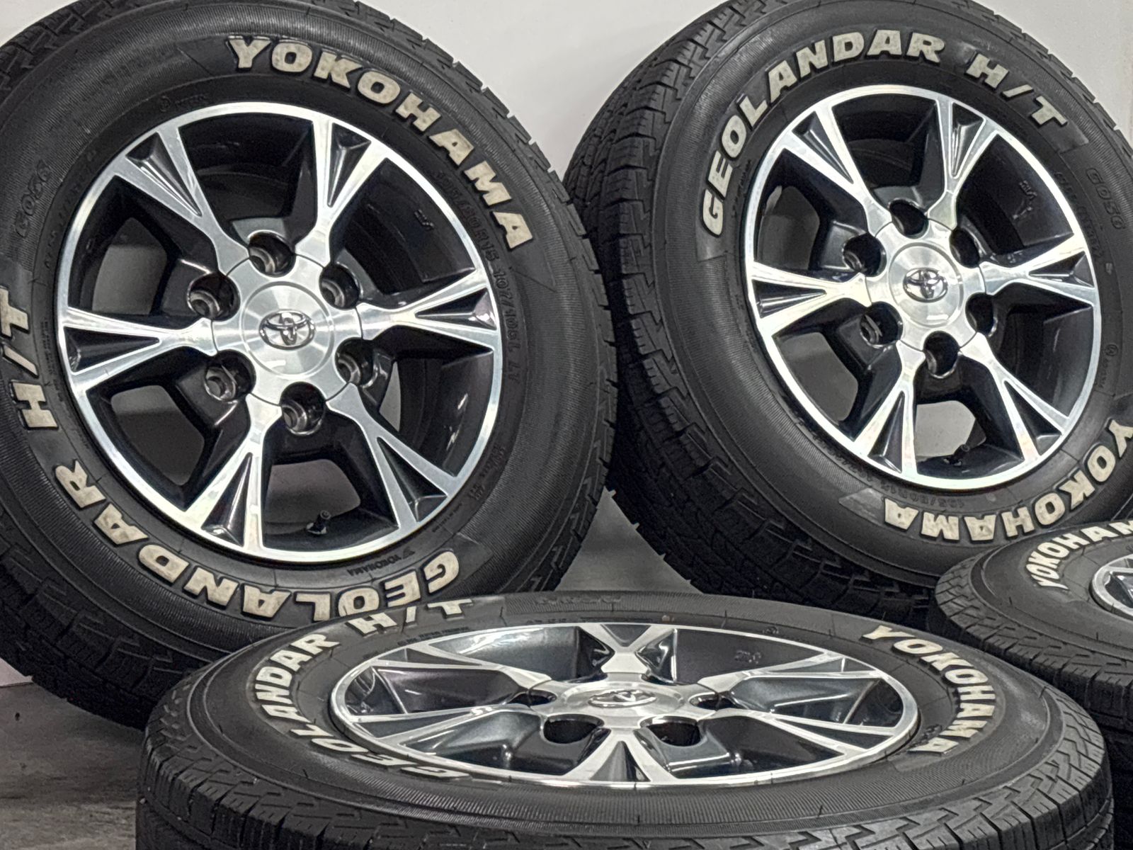 バリ溝】トヨタ 200 ハイエース 純正 15in 6J +35 PCD139.7 ヨコハマ