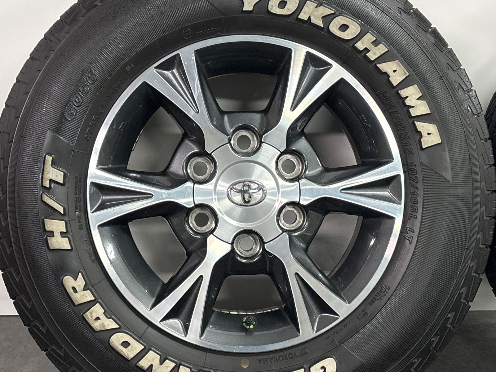 トヨタ 200系 ハイエース PCD139.7 6穴 バリ溝 195/80R15 バリ溝】トヨタ 200 ハイエース 純正 15in 6J +35 PCD139.7 ヨコハマ