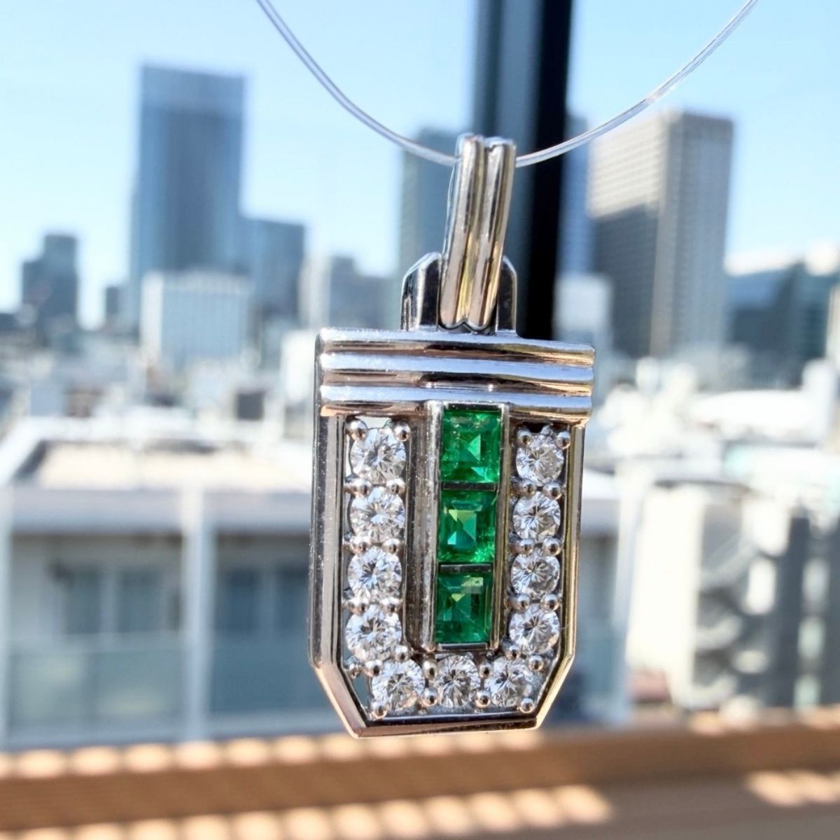 Pt900 エメラルド ダイヤモンド0.29ct トップ - メルカリ