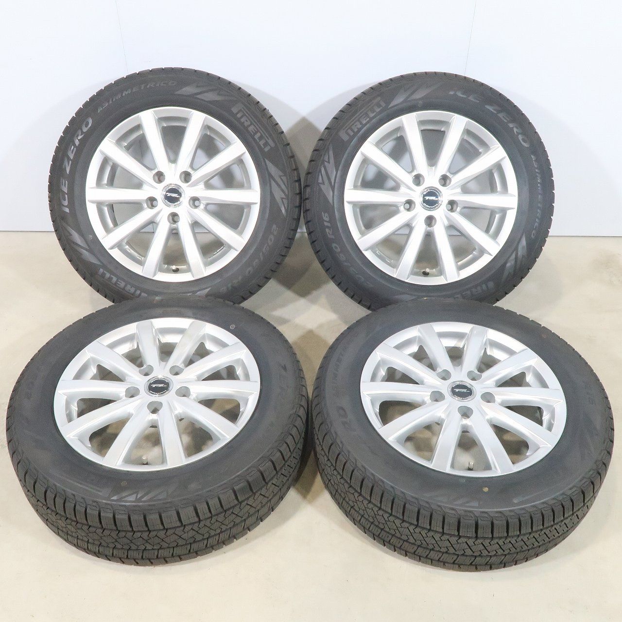 ピレリ スタッドレス 205/60R16 ヴォクシー等