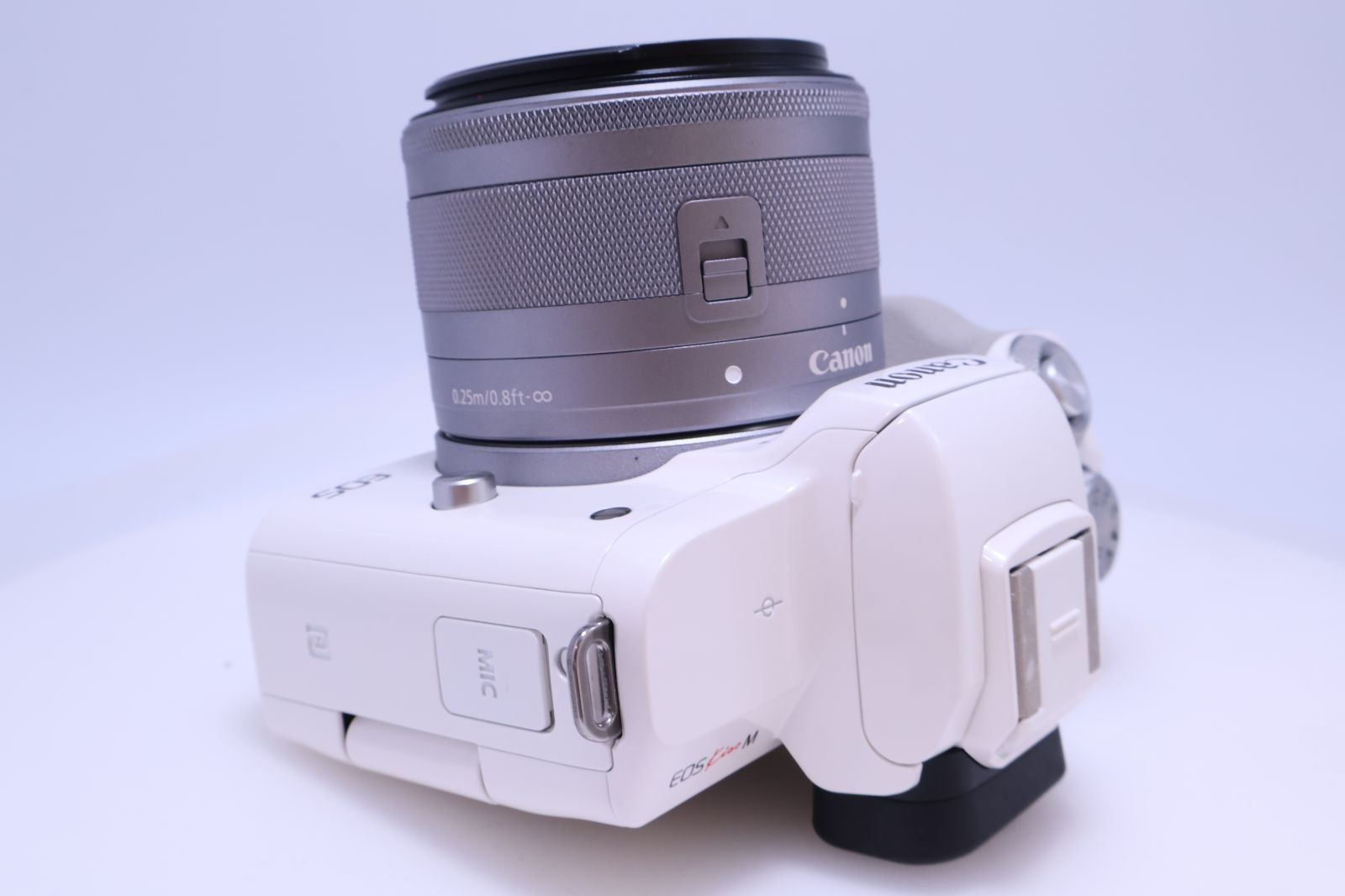 2,000回以下 極美品】Canon EOS Kiss M レンズキット (EF-M15-45 IS