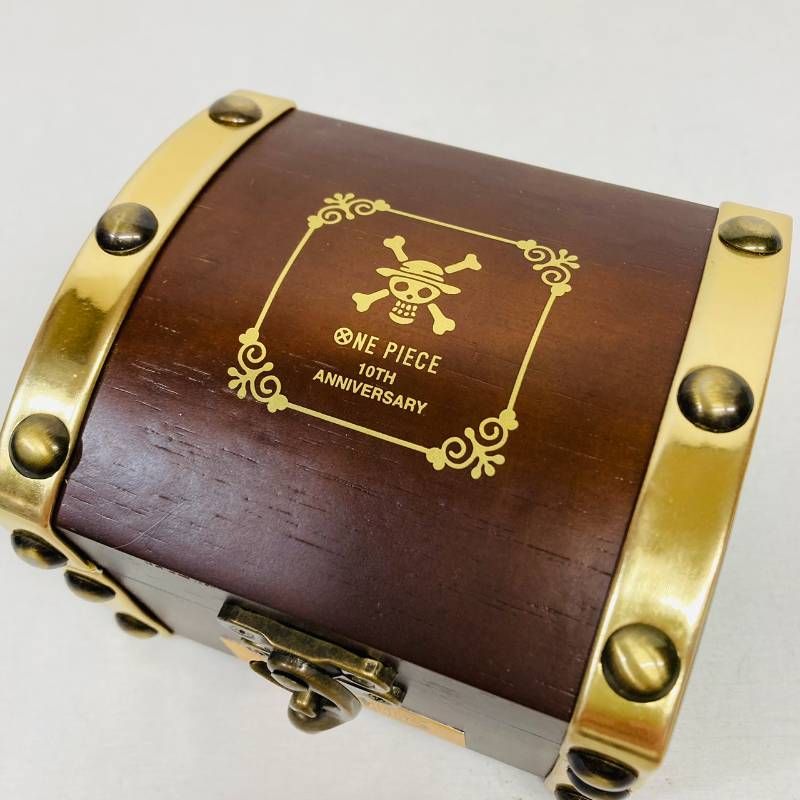 限定】 ワンピース 10周年 記念 公式 ウォッチ 黄金の指針 世界限定