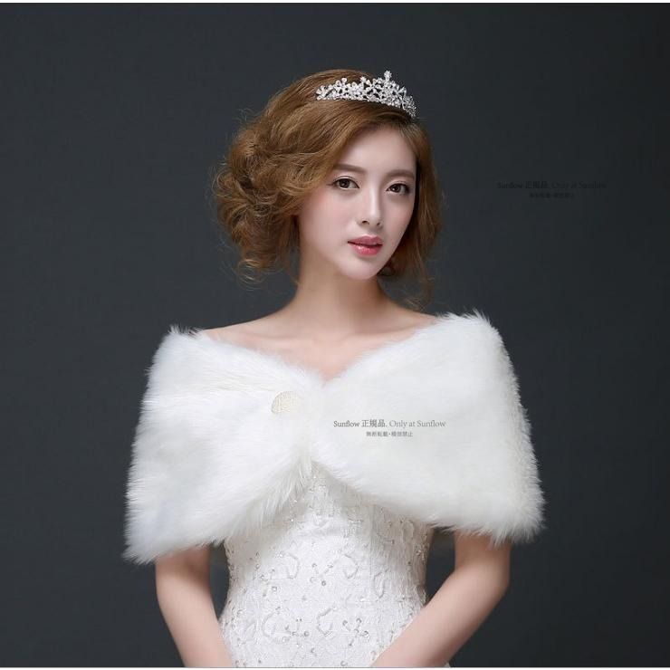 再入荷 ショール ウェディングショール 白 ウェディング ファー ホワイト 結婚式 花嫁 二次会 パーティー ウェディングフェミニン ガーリー チュール前撮り 冬