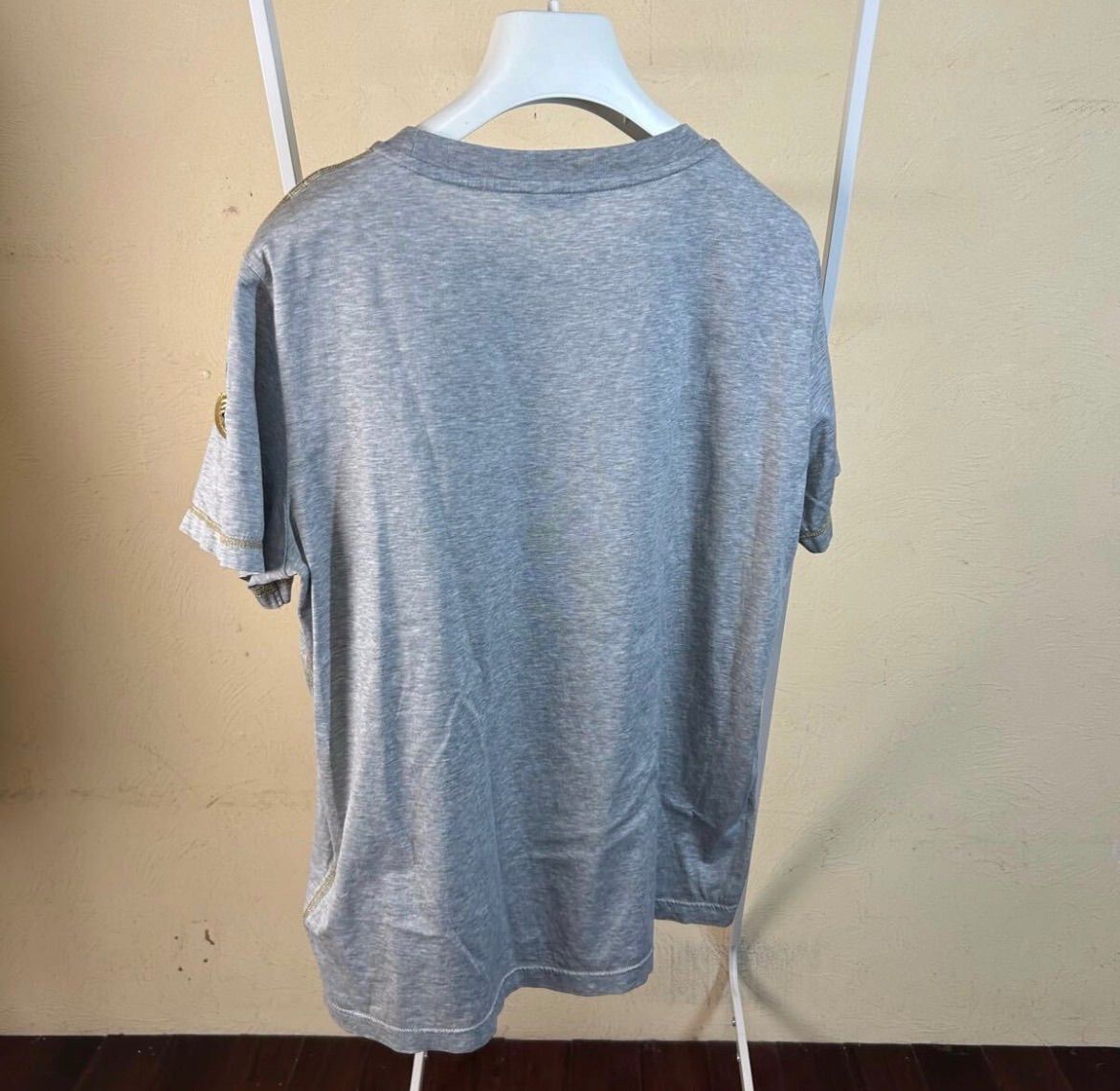 レア極美品】MONCLER モンクレールゴールドワッペン半袖Tシャツグレー