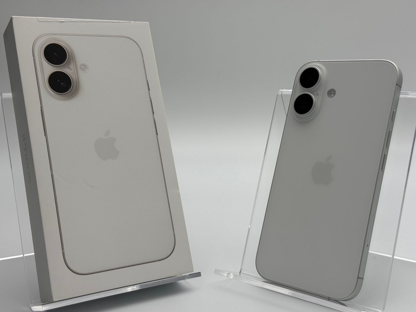 中古】【安心保証】 iPhone16[128GB] SIMフリー ホワイト iPhone 16 