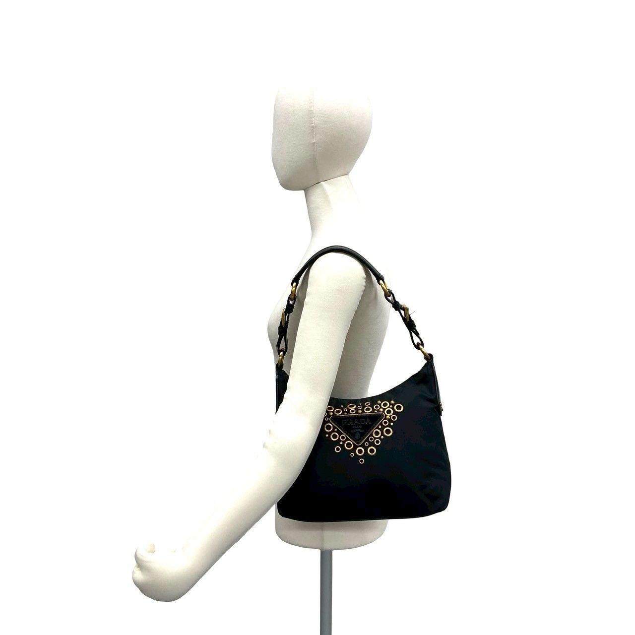 極 美品 袋付き PRADA プラダ 三角ロゴ 金具 ナイロン パテントレザー 本革 スタッズ セミ ワン ショルダーバッグ ブラック 27985 極 美品 袋付き PRADA プラダ 三角ロゴ 金具 ナイロン パテントレザー