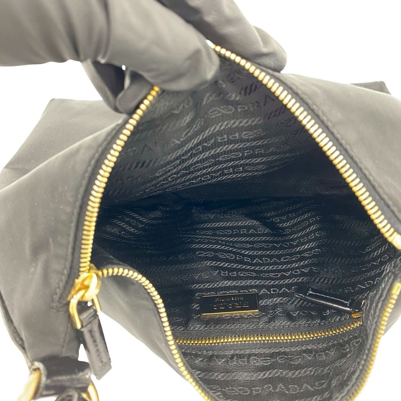 極 美品 袋付き PRADA プラダ 三角ロゴ 金具 ナイロン パテントレザー