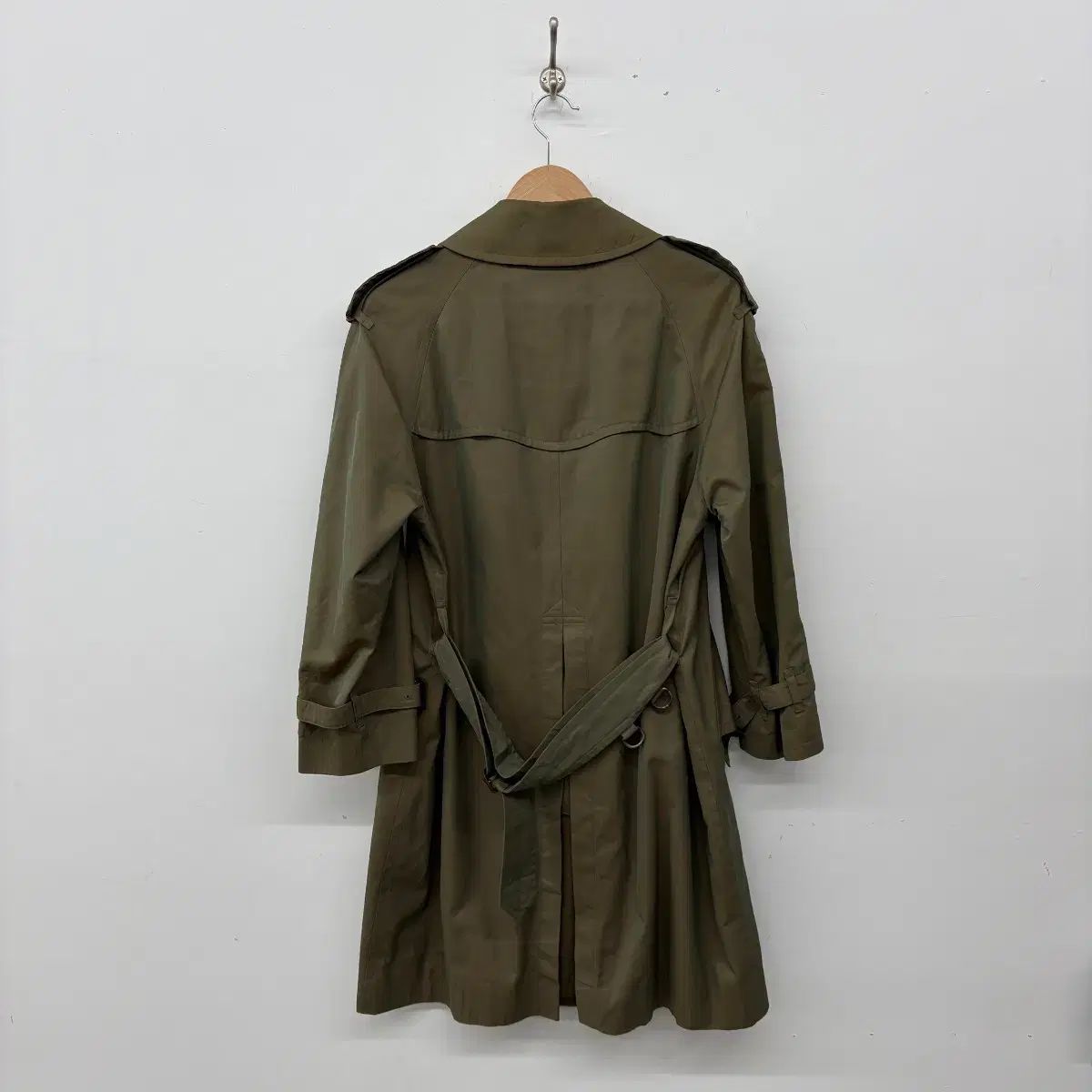 ひかるBurberry 'sカーキトレンチコート BURBERRY トレンチコート