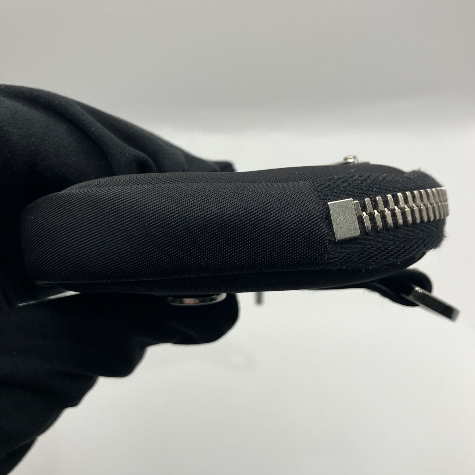 美品】PRADA(プラダ) Re-Nylon トライアングルロゴ ミニポーチ