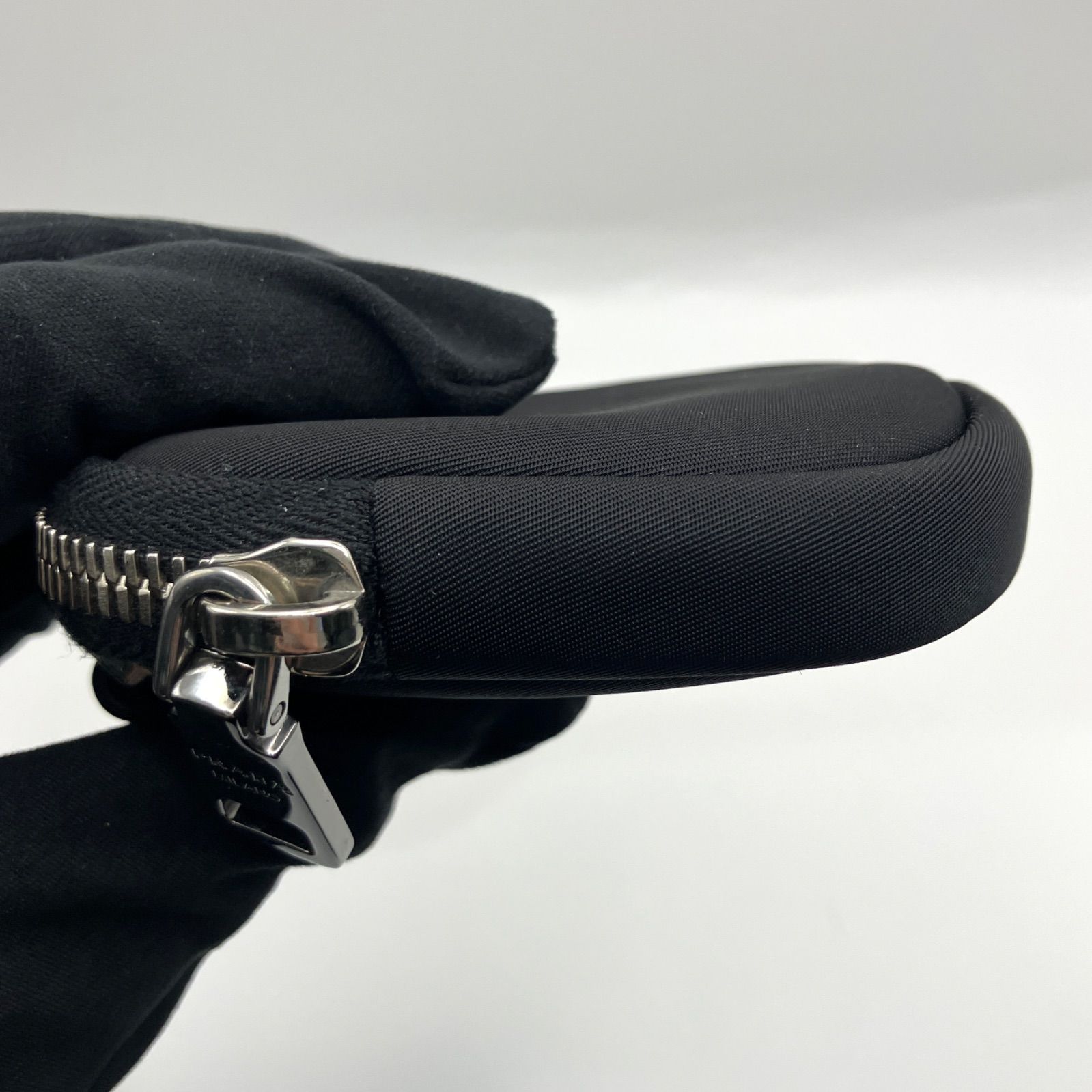 美品】PRADA(プラダ) Re-Nylon トライアングルロゴ ミニポーチ