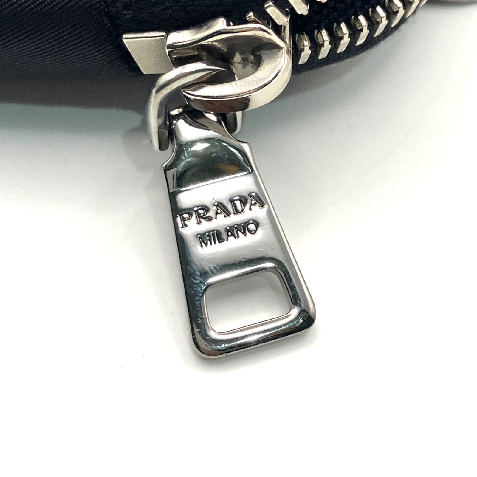 美品】PRADA(プラダ) Re-Nylon トライアングルロゴ ミニポーチ