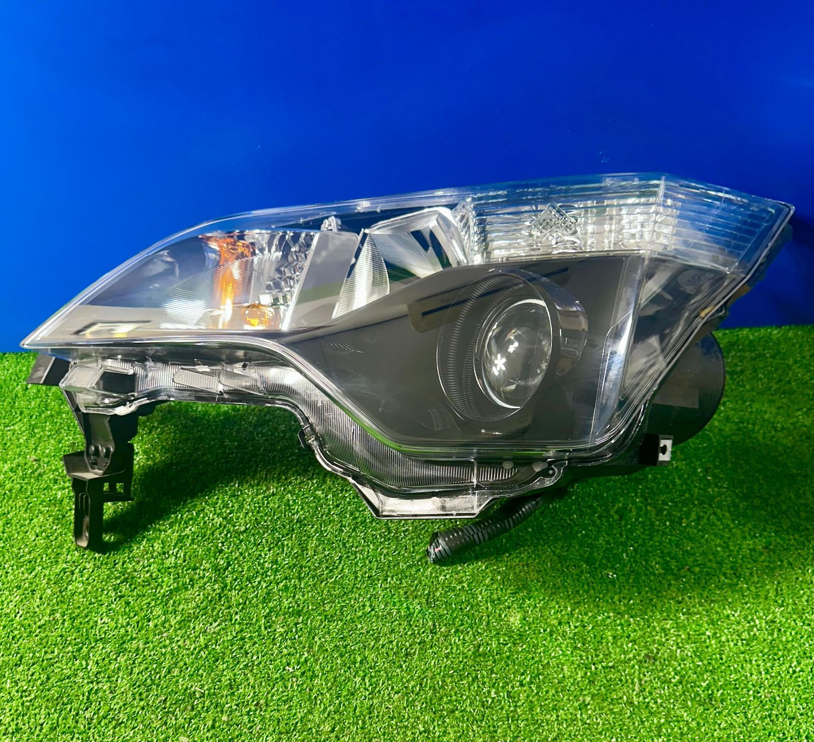 ZT-478] 純正 トヨタ スペイド NCP141 H26年 ヘッドランプ ヘッド 