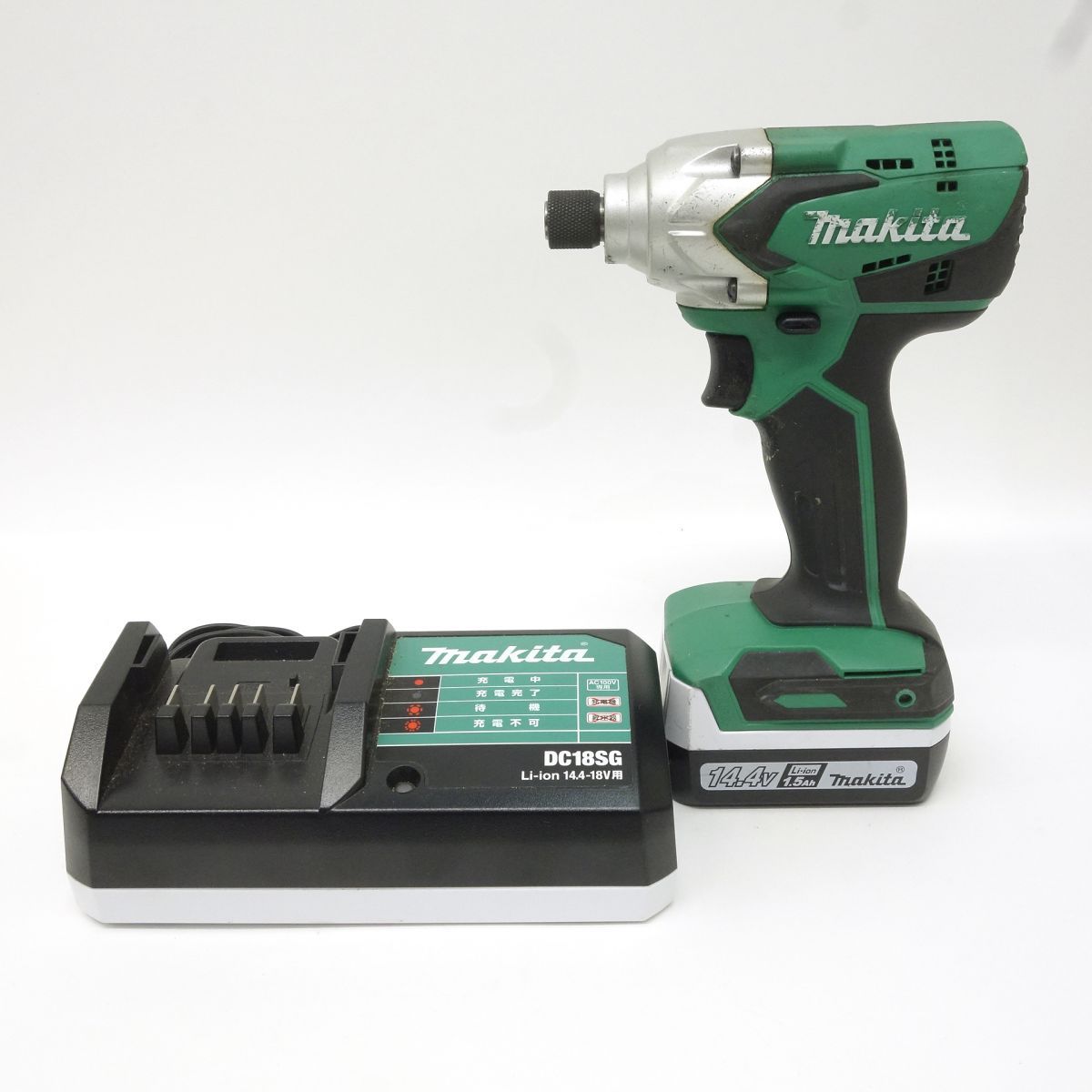 makita マキタ M697D 充電式インパクトドライバ (バッテリー・充電器 