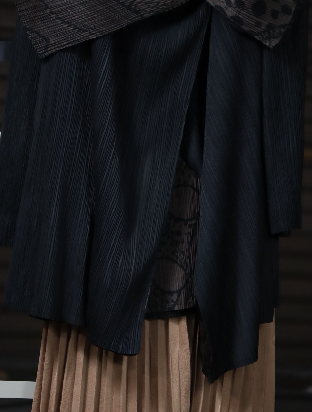 unique drape pleated cardigan black × atomic ユニーク デザイン