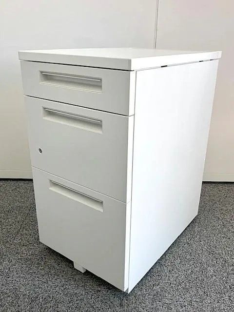【東京都限定送料2200円も可】イナバ　デュエナ　脇机　＜ホワイト＞　D600