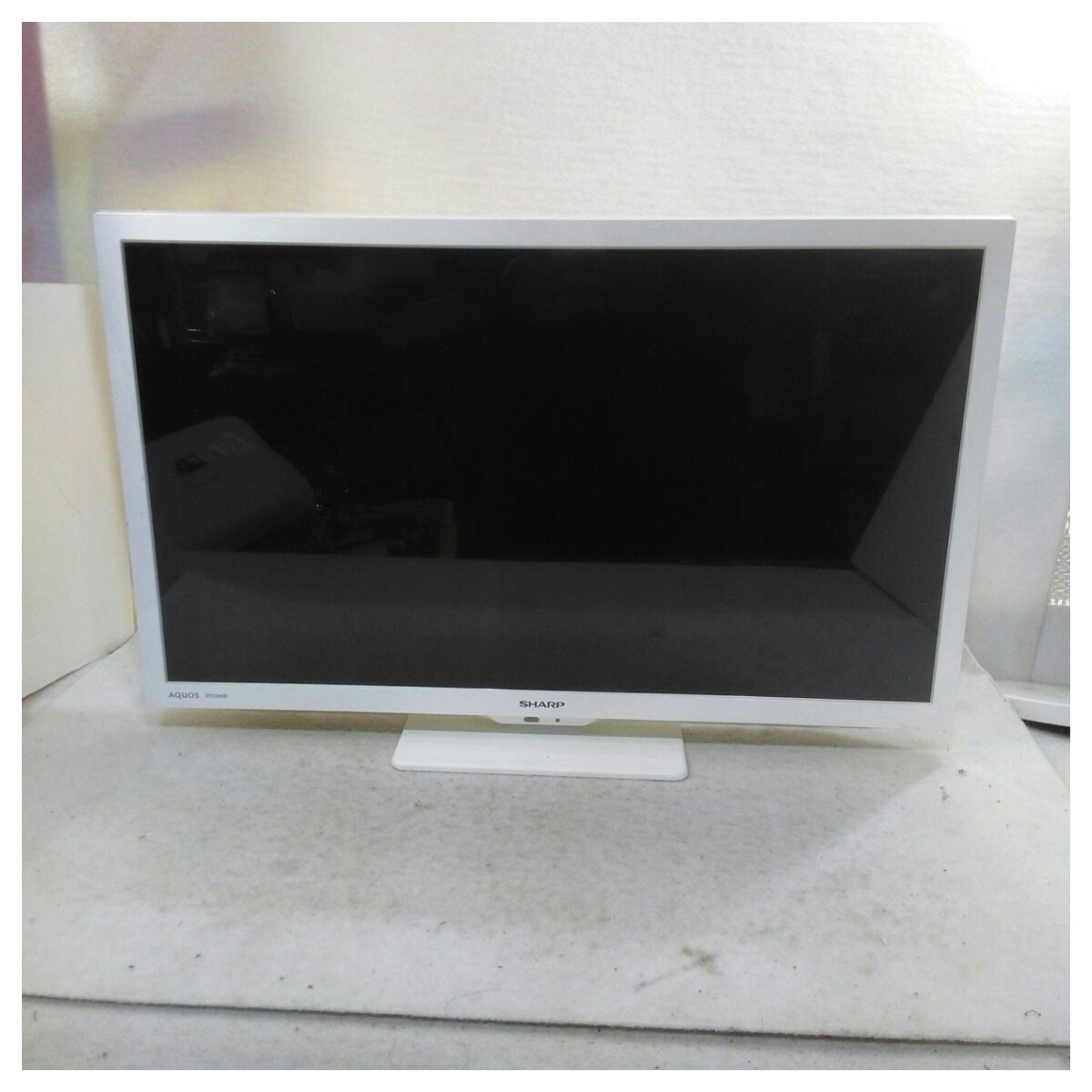 【動作確認済】【中古】訳あり 本体・リモコン(電池フタ欠品)のみ シャープ 24型 液晶テレビ AQUOS 2T-C24DE-W ホワイト系 2021年製 動作確認済】【中古】訳あり 本体・リモコン(電池フタ欠品)のみ