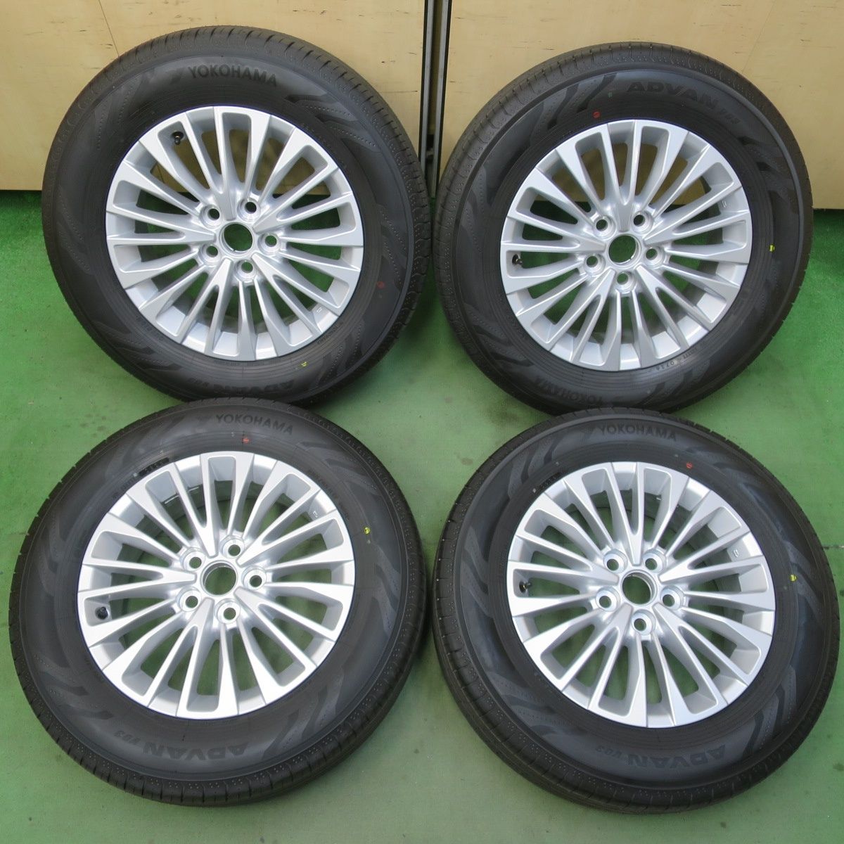 225/65R17 ADVAN V03 新車外し 40系アルファード その② 【公式