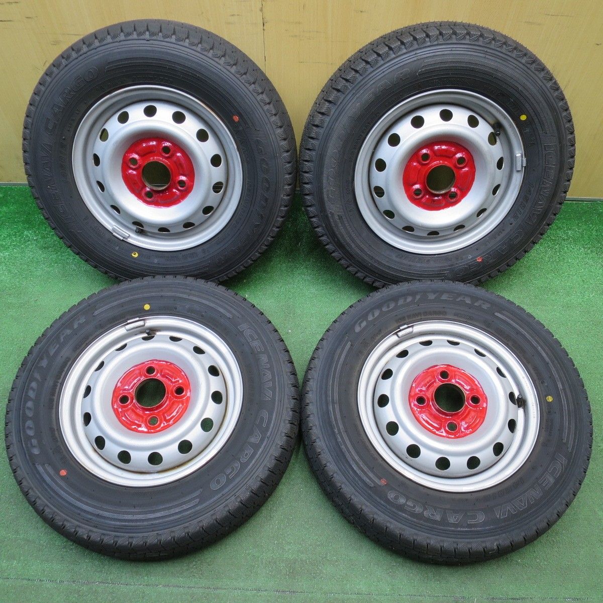 バリ溝！22年！キレイ！9.5分以上☆スタッドレス 145R12 6PR 