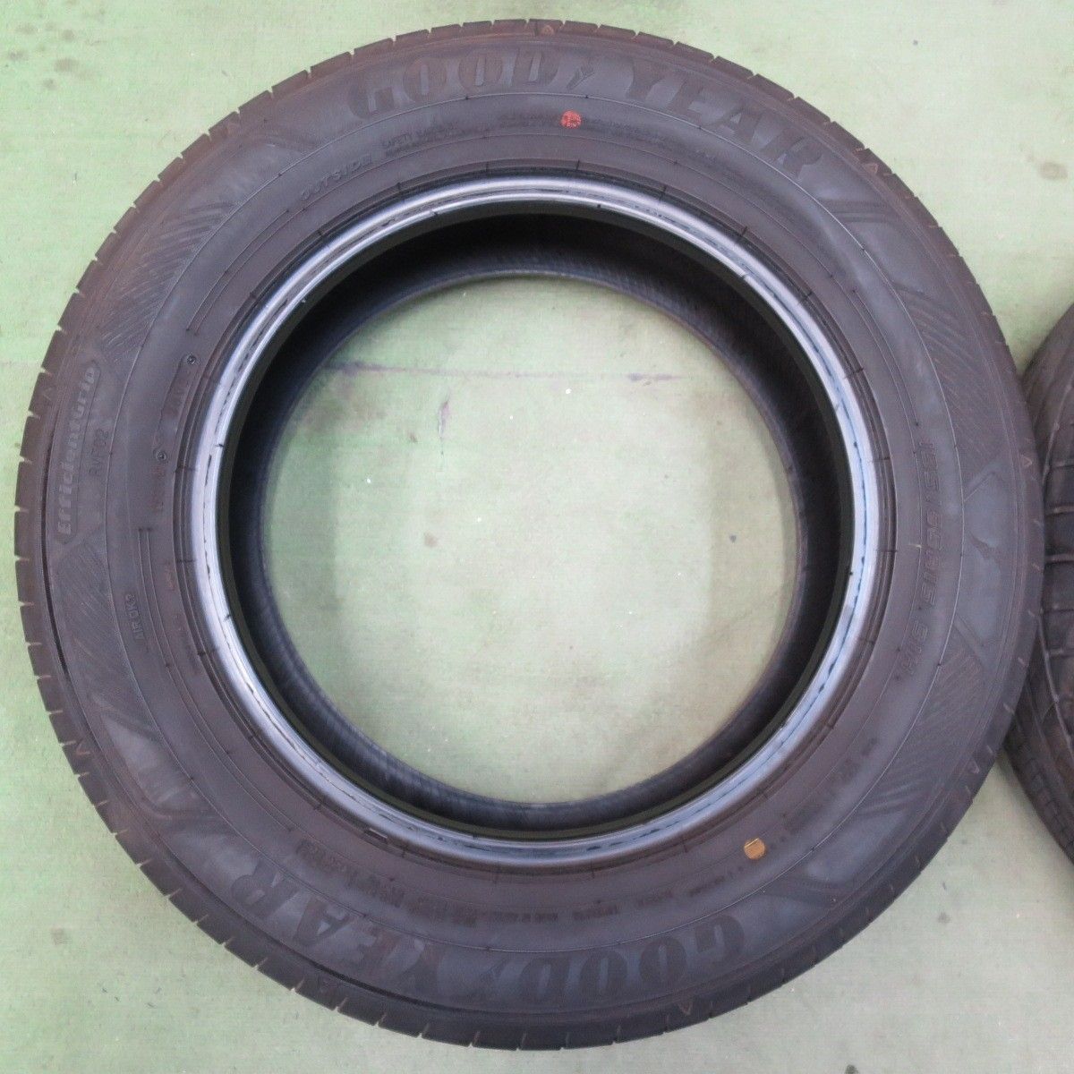バリ溝！24年！8.5分☆195/65R15 グッドイヤー EfficientGrip RVF02 