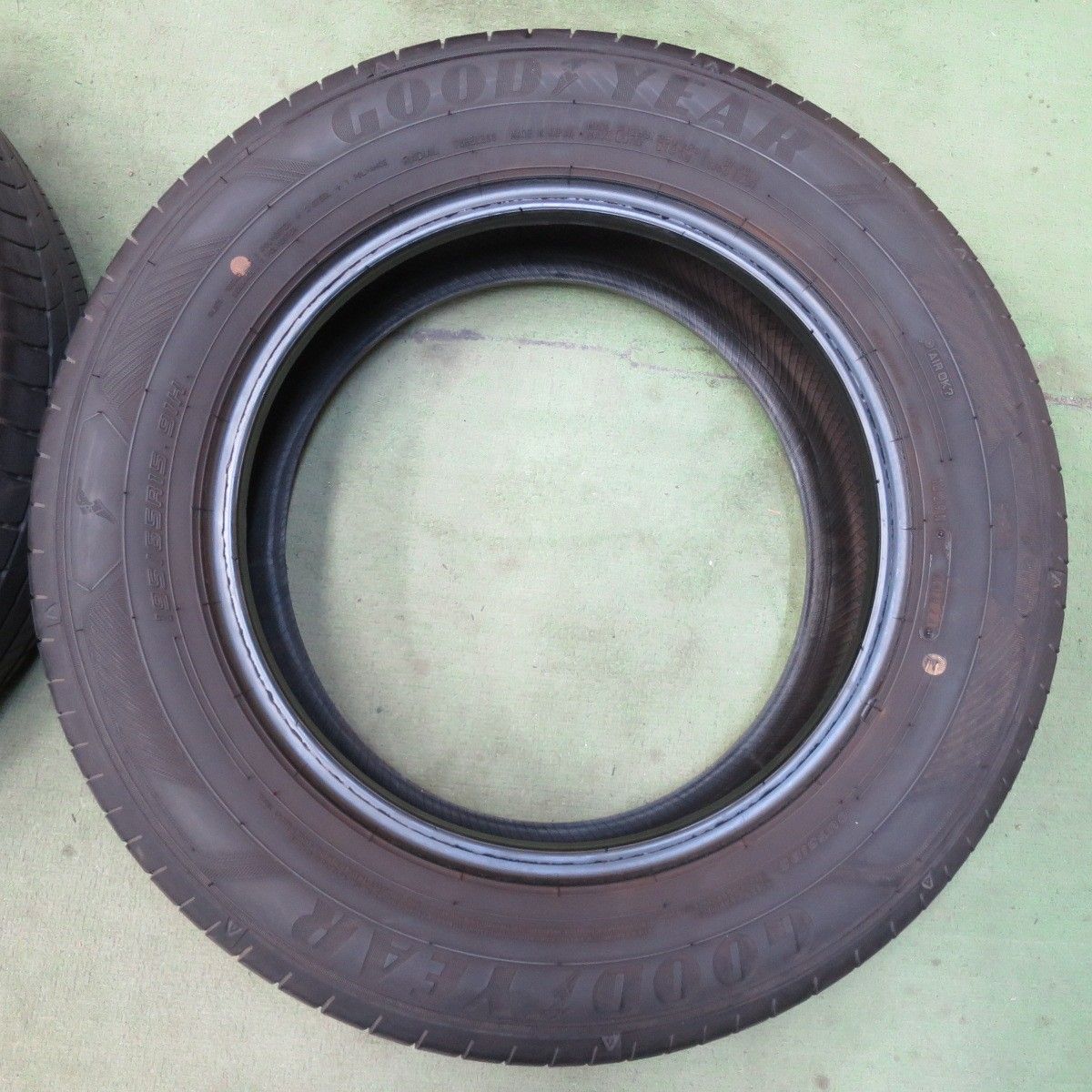 バリ溝！24年！8.5分☆195/65R15 グッドイヤー EfficientGrip RVF02 
