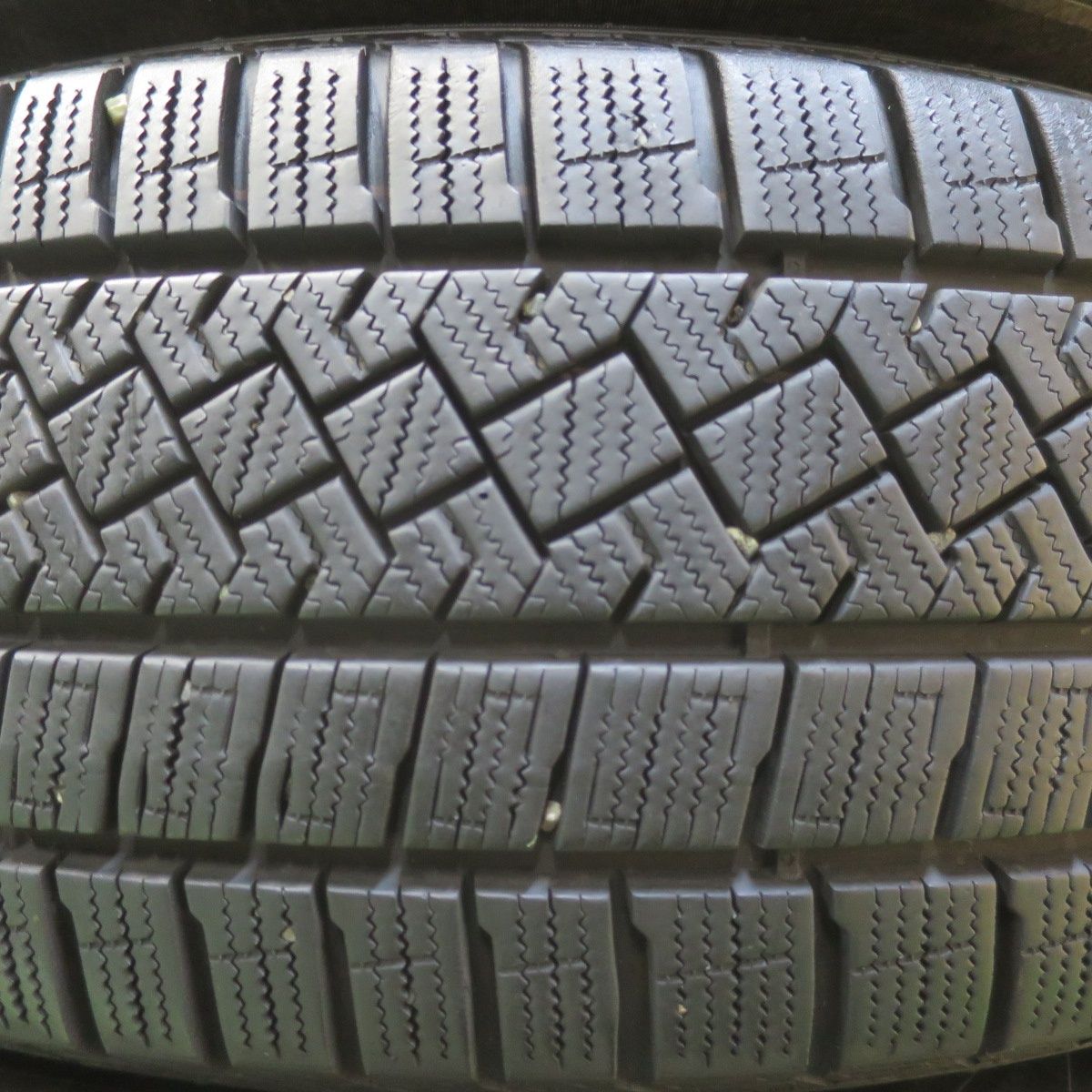 バリ溝！22年！キレイ！8.5分☆スタッドレス 215/65R16 ピレリ 