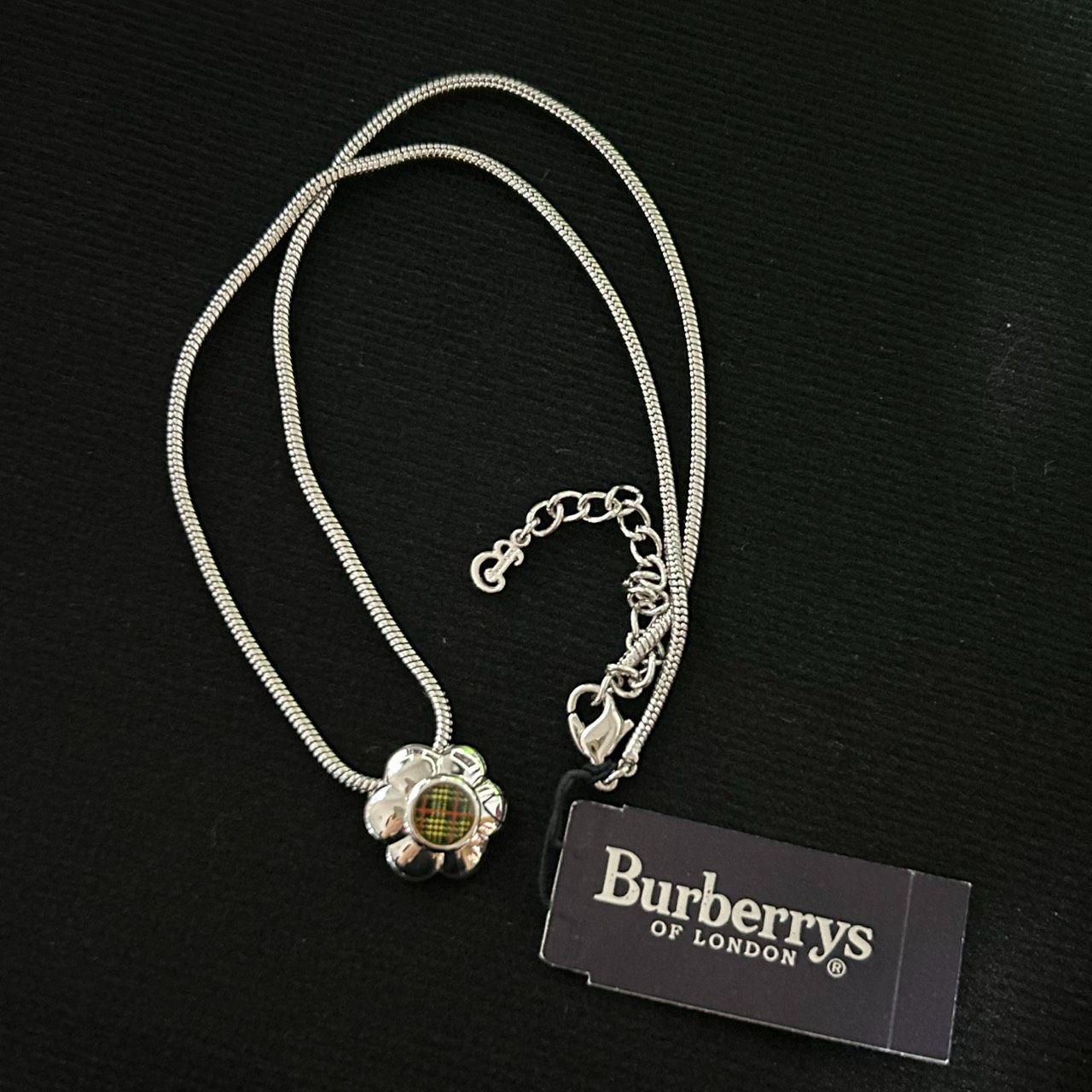 美品】バーバリー Burberrys ネックレス フラワー ノバチェック 花 