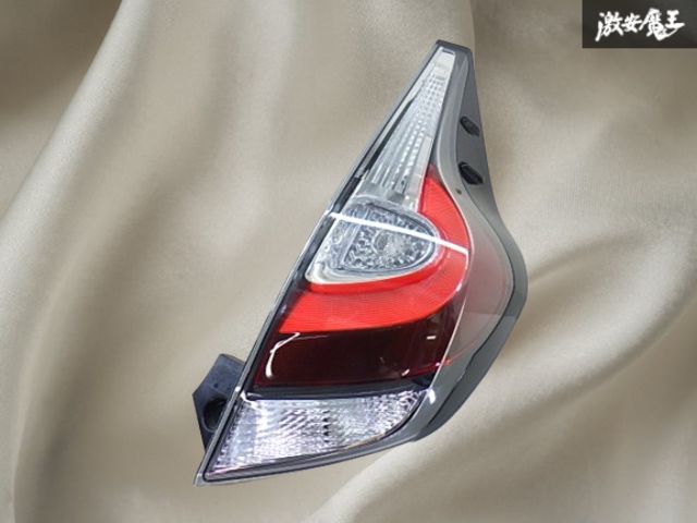 割れ無し！】トヨタ TOYOTA 純正 NHP10 アクア テールライト 