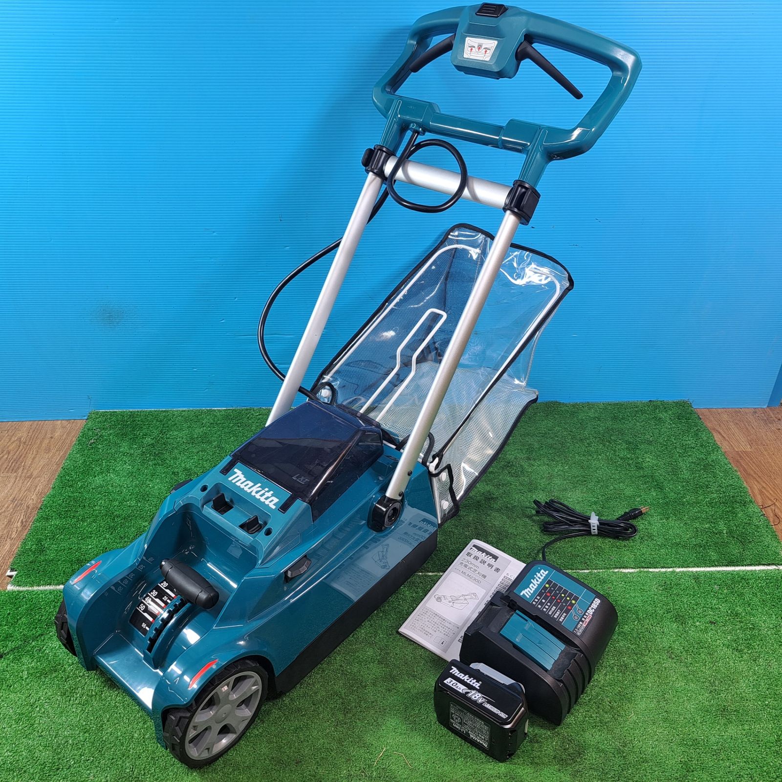 美品】◇マキタ(Makita) 充電式芝刈機 18V 3.0Ah バッテリ1個、充電器 