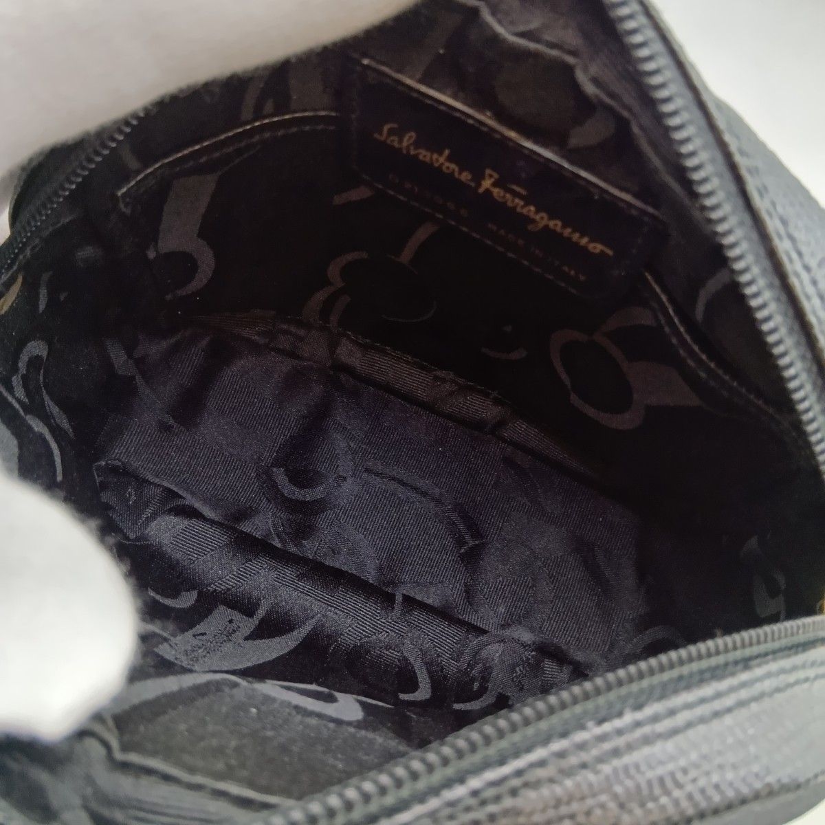Salvatore Ferragamo サルヴァトーレフェラガモ ヴァラリボン 