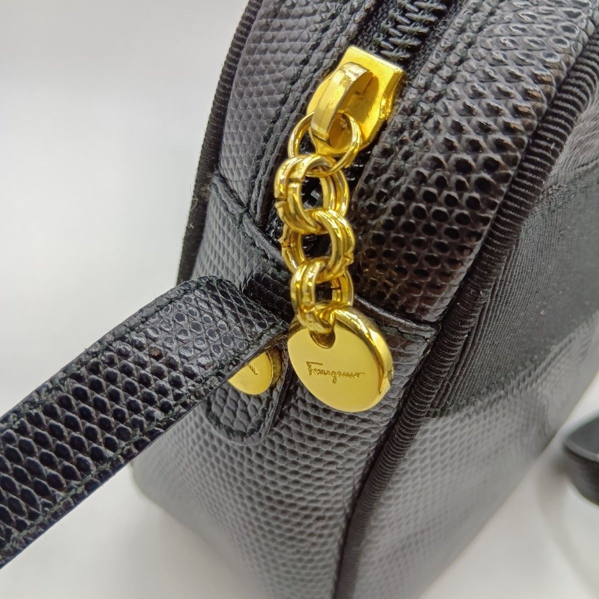 Salvatore Ferragamo サルヴァトーレフェラガモ ヴァラリボン 