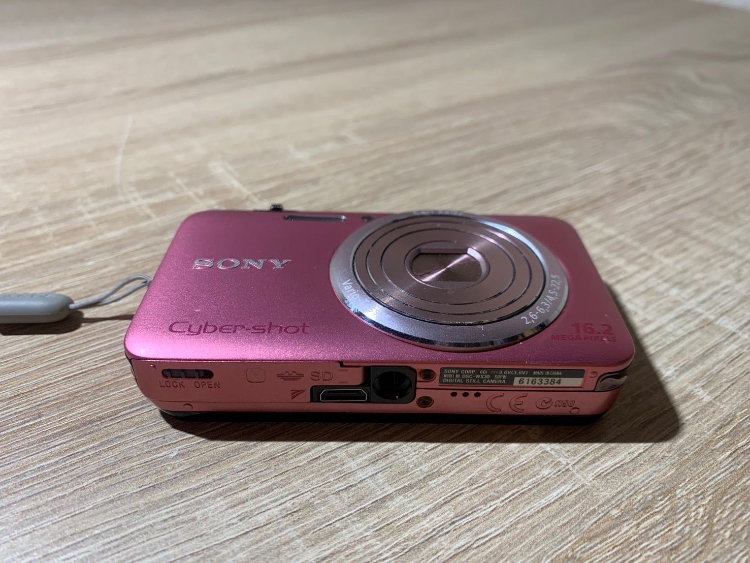 美品　SONY カメラ　DSC-WX30 充電器　箱　ピンク　コンデジ　動作品 美品 SONY カメラ DSC-WX30 充電器 箱 ピンク コンデジ 動作品 【公式