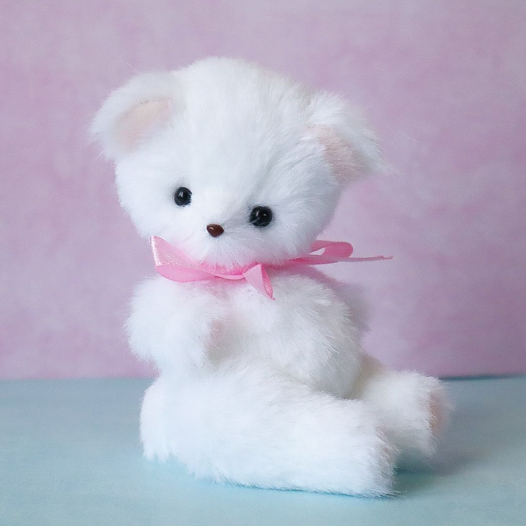 白い靴下のピンクちゃん ミニチュア アーティストベア 海外作家様
