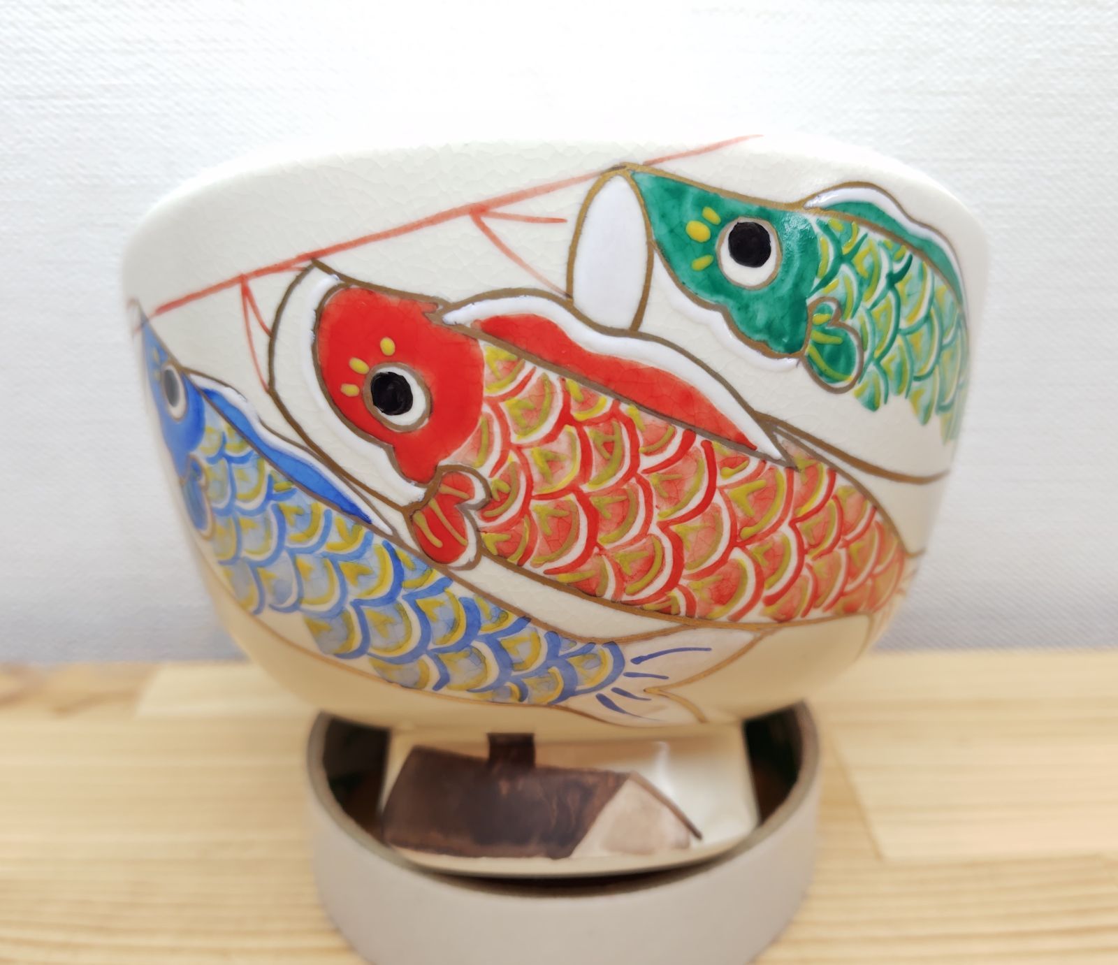 逢絢亭・新品】茶道具 茶碗 京焼 白釉 鯉のぼりの図 水出宋絢 紙箱入り