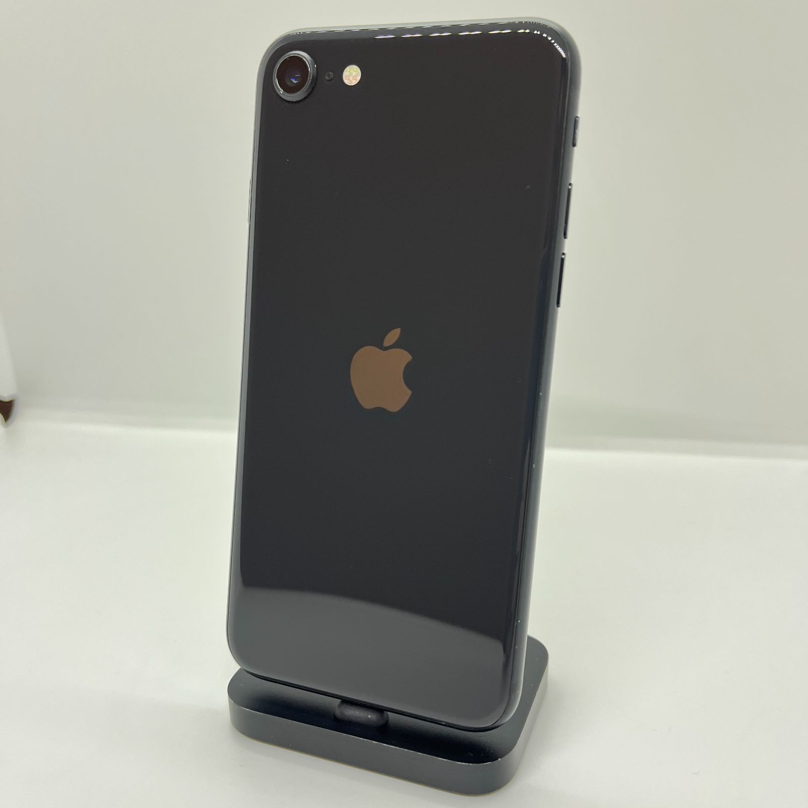 iPhoneSE2 64GB ブラック バッテリー100% - メルカリ