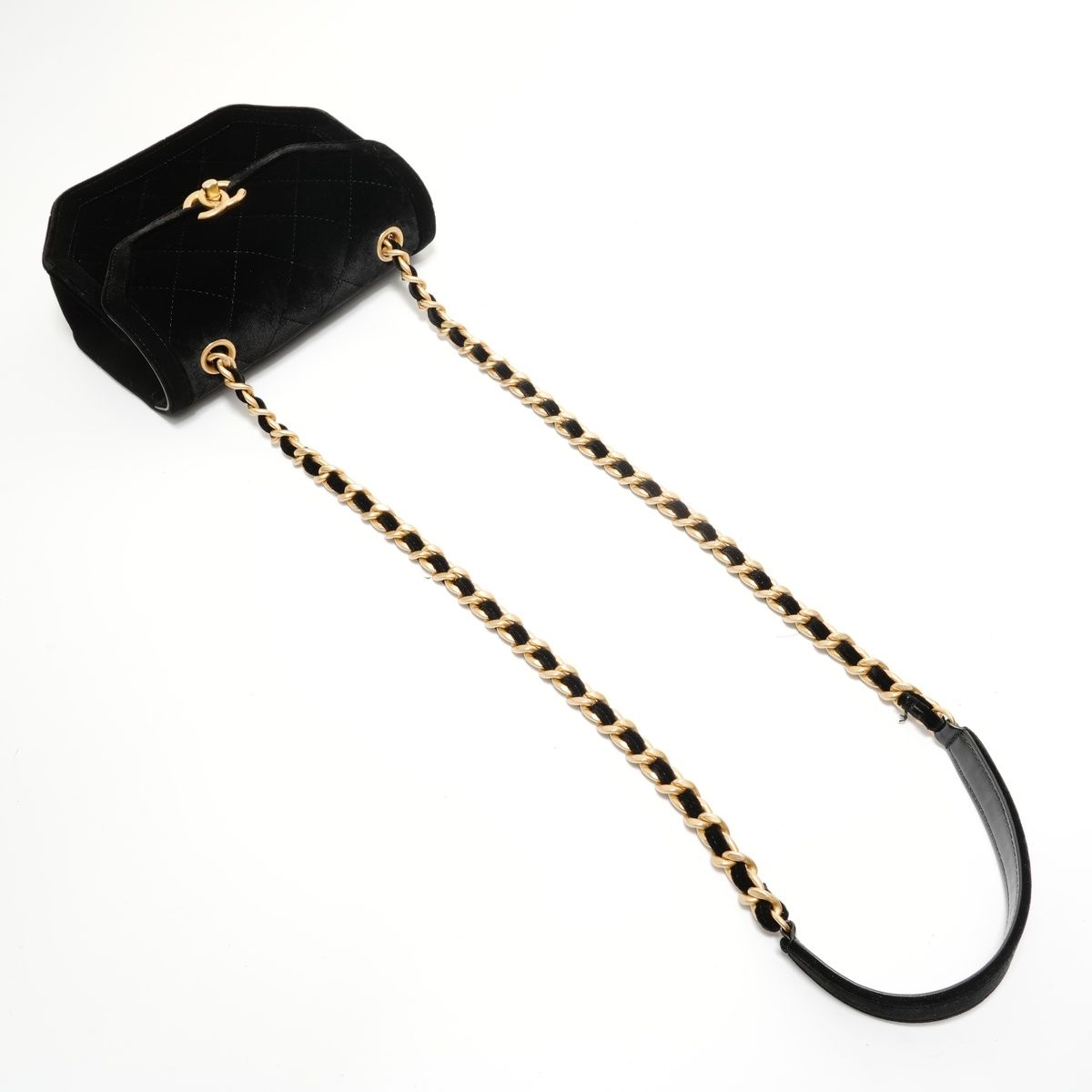 CHANEL シャネル ショルダーバッグ 2022-2025 ベロア マトラッセ【中古