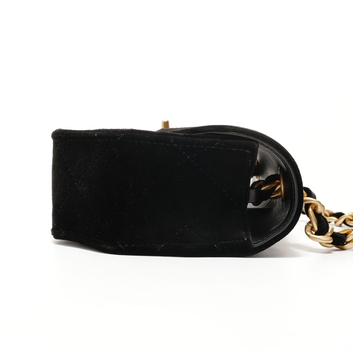 シャネル CHANEL 2022-2025 ベロア マトラッセ ショルダーバッグ【中古】 CHANEL シャネル ショルダーバッグ 2022-2025 ベロア マトラッセ【中古