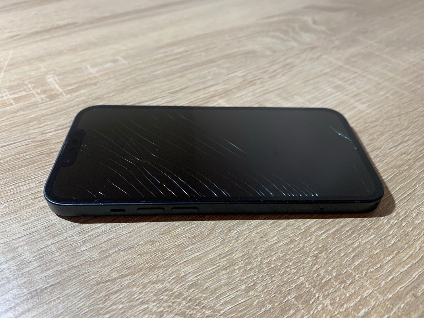iPhone 13 ブラック ジャンク品 (部品取・修理用) - メルカリ