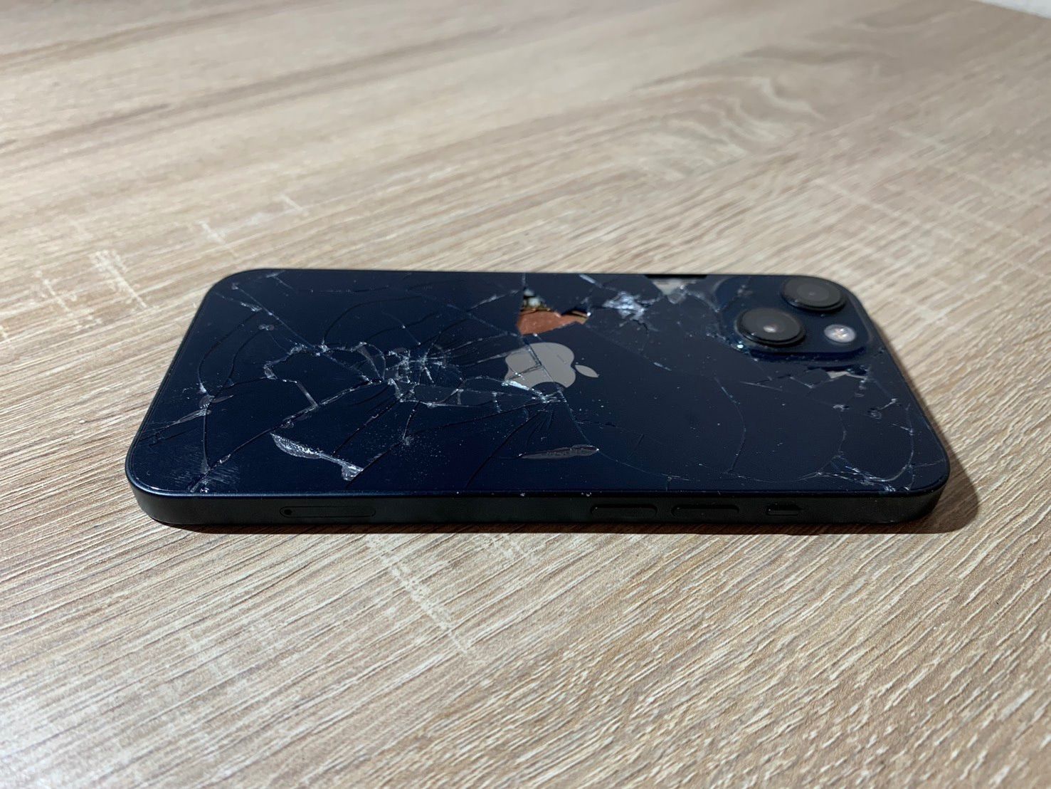 iPhone 13 ブラック ジャンク品 (部品取・修理用) - メルカリ